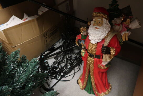 Div. Julepynt, kunstige planter (kasserne er tomme)