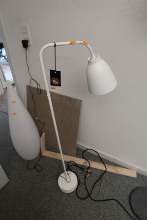 Gulvlampe FRITZ HANSEN Caravaggio Read