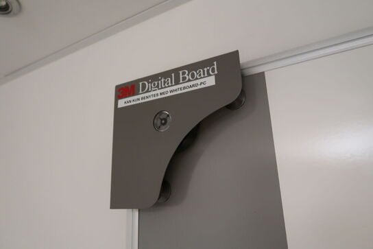 Digital board 3M samt projektor TOSHIBA 