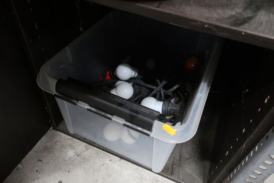 Indhold i 2 stk. skabe 