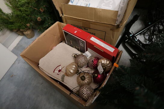 Div. Julepynt samt kunstige planter