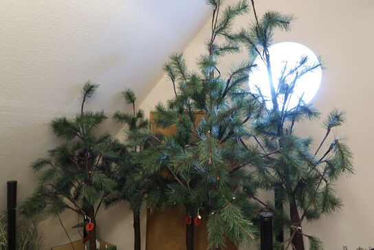 Div. Julepynt, kunstige planter (kasserne er tomme)