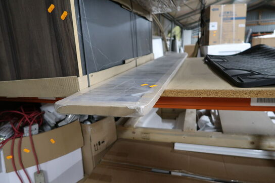 2 stk. skabe samt plader