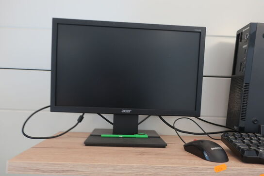 Computer LENOVO ThinkcentreEdge71 samt monitor, tastatur og mus