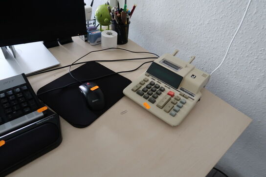 2 stk. computerskærme, tastatur, mus, rollermouse samt computer LENOVO