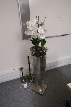 Kunstig plante i vase