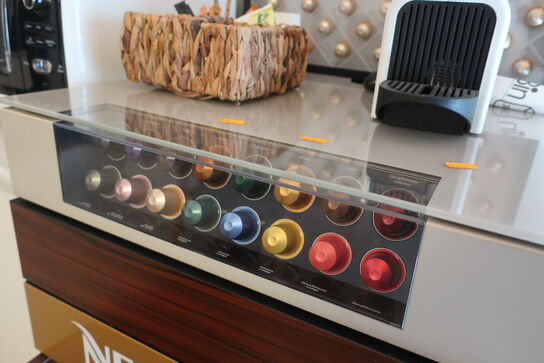 Kaffemaskine NESPRESSO C40 med udstillingsdisk 