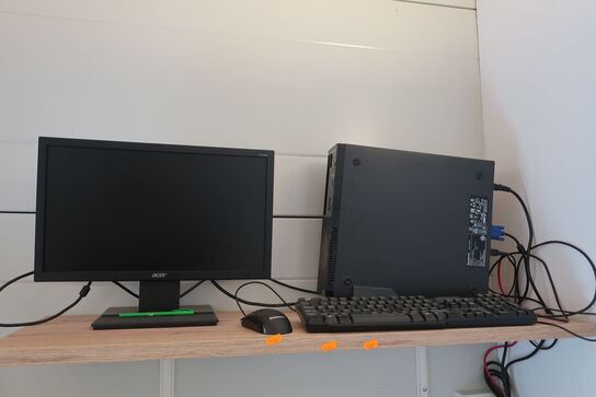 Computer LENOVO ThinkcentreEdge71 samt monitor, tastatur og mus