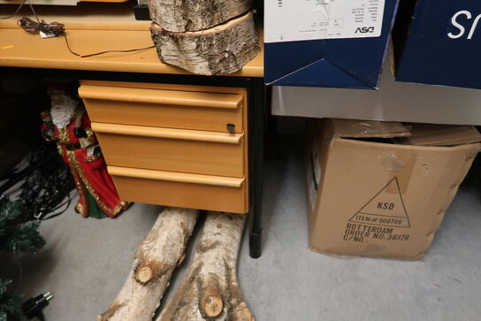 Div. Julepynt, kunstige planter (kasserne er tomme)