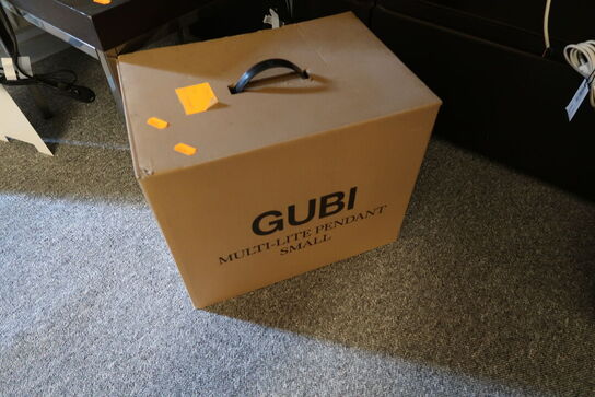 Pendel GUBI Multi-Lite Pendant Small, Brass Base, Black Semi Matt