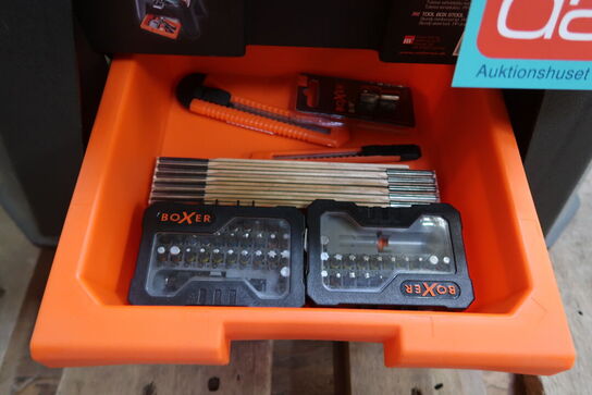 Skammel med værktøj 