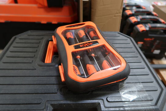 Skammel med værktøj 