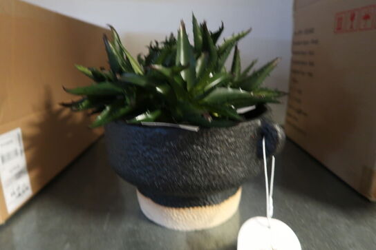Krukke med kunstig plante 