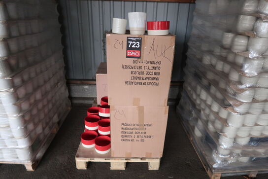 Palle med ca. 125 stk. 2. sorterings Urtepotteskjulere