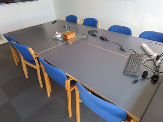 4 stk. Spiseborde og 8 stole