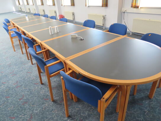 Konference/Møde bord med 14 stole.