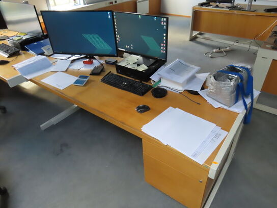 Hæve/Sænkebord med skab