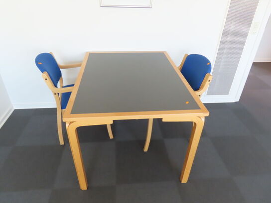 Spisebord og 2 stole