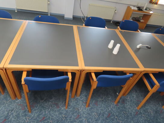 Konference/Møde bord med 14 stole.