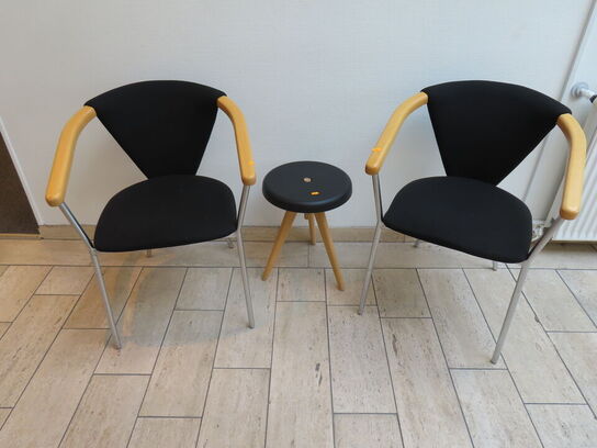 2 stk. stole og taburet/sidebord