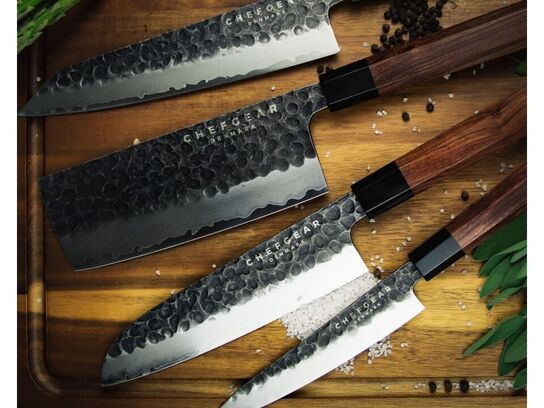 Køkkenknivsæt udført i VG-10 stål.