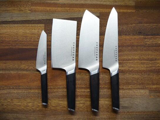 Køkkenknivssæt udført i rustfrit tysk DIN 1.4116 stål. 