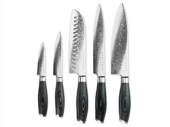Stort knivsæt udført i 67 lags Damaskus stål.