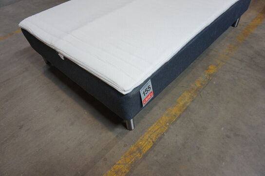 Nordisk Fjer boxmadrasseng 140x200 cm med stålben og topmadras 