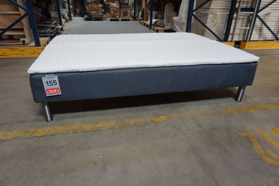 Nordisk Fjer boxmadrasseng 140x200 cm med stålben og topmadras 