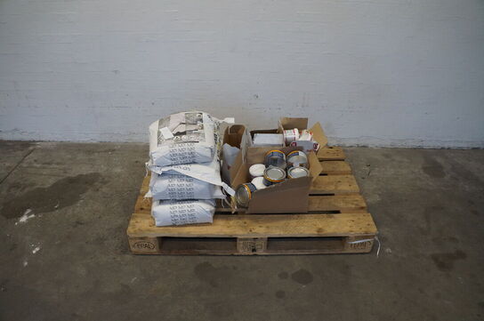 Palle med diverse fiberpuds, kontaktlim mv.