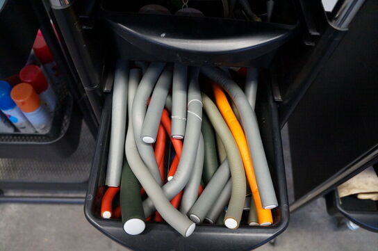 3 stk. Vogne med indhold af diverse produkter mv.