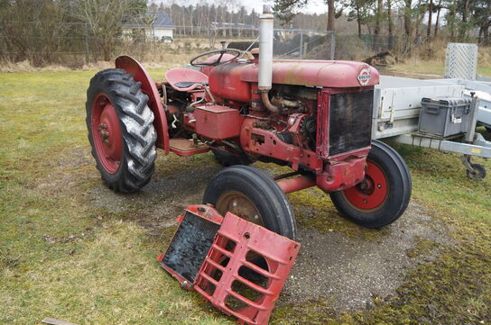 Traktor VOLVO 425