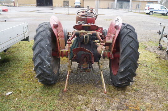Traktor VOLVO 425