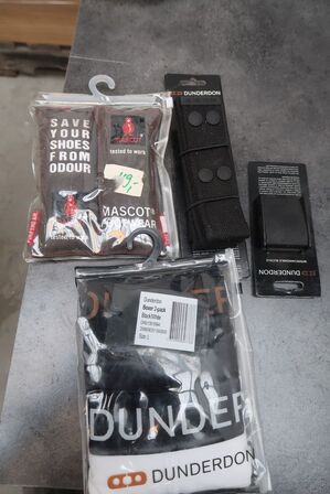 Boxershorts, bælte, skofrisker