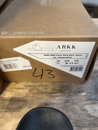 2 Par Sandaler HUMMEL, 4 Par Sandaler ARKK