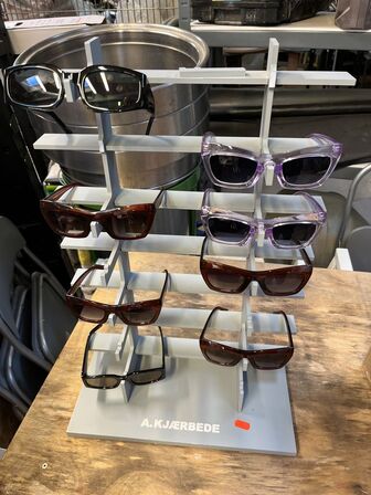 8 Par Solbriller  A.KJÆRBEDE Inkl. Displaystander