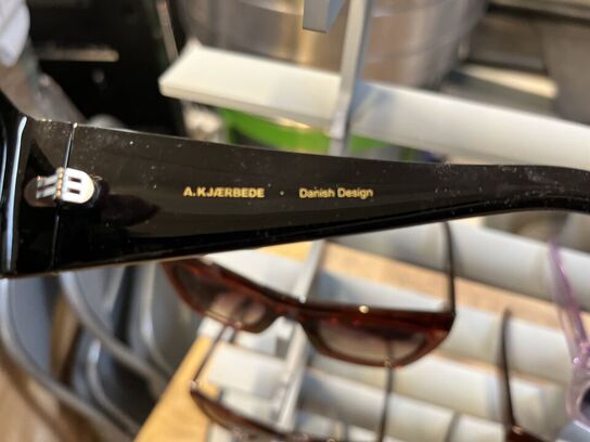 8 Par Solbriller  A.KJÆRBEDE Inkl. Displaystander