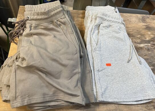 12 Par Shorts SØNDAY, 8 Stk.Tank Top/T-Shirts IMPETUS