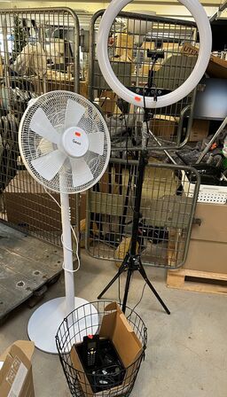 Blandet Lot  Gulvventilator, Ringlys, Stregkodescanner, Metal Kurv