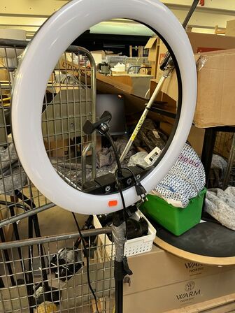 Blandet Lot  Gulvventilator, Ringlys, Stregkodescanner, Metal Kurv