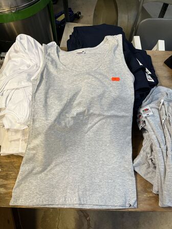 77 Stk. Tanktops FRUIT OF THE LOOM