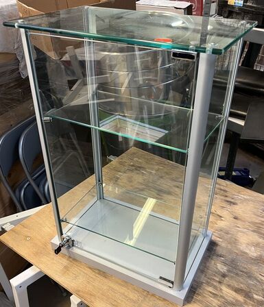 Glasvitrine m. Nøgle