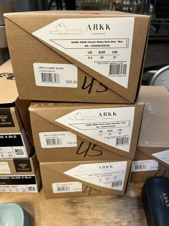 2 Par Sandaler HUMMEL, 4 Par Sandaler ARKK