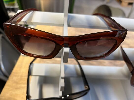 8 Par Solbriller  A.KJÆRBEDE Inkl. Displaystander