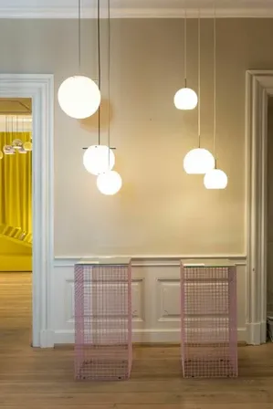 Frandsen koi pendant opalhvid glas pendel ø25 cm med sorte stænger(ubrugt)