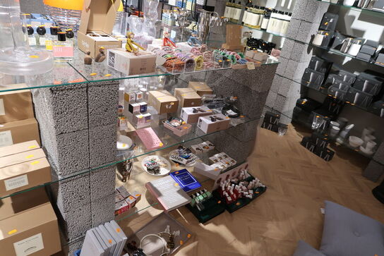 Reolsystem uden indhold