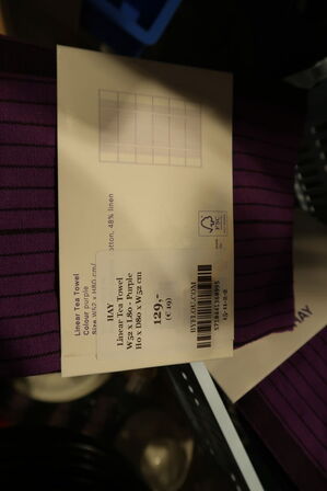 Kasse med viskestykke HAY Linear