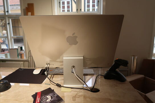 Allinone computer APPLE iMac A3137 med tastatur og mus APPLE