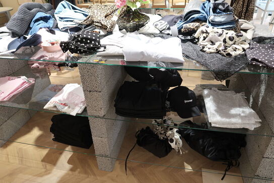 Reolsystem uden indhold