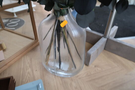 Vase med div. Kunstige blomster